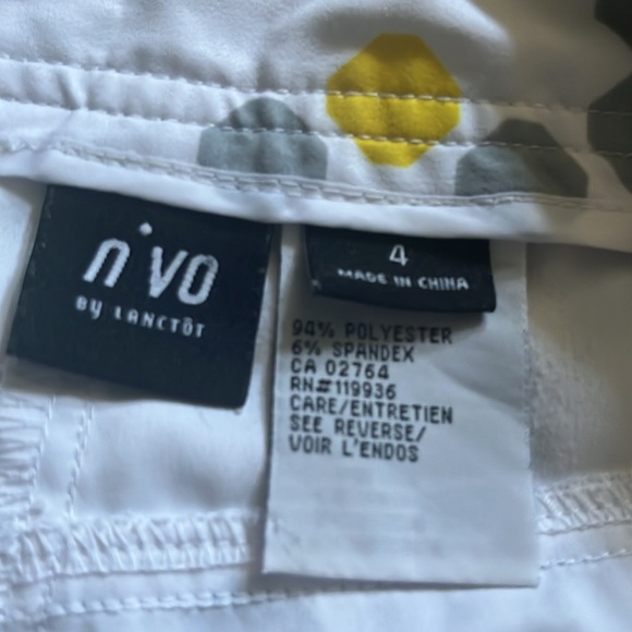 Nivo ladies size 4 tennis shorts - Picture 2 of 3